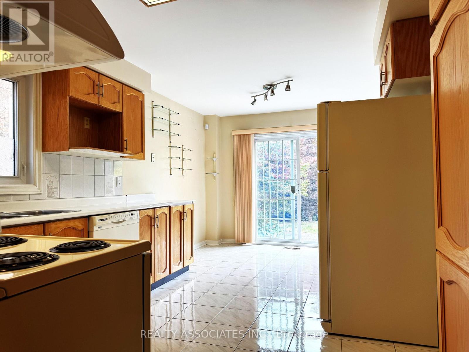 5577 Haddon Hall Road, Mississauga, Ontario  L5M 5G4 - Photo 4 - W13848412