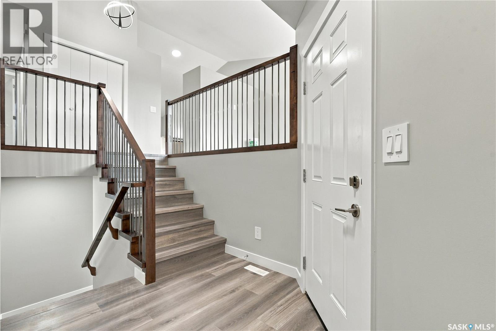 246 Sutter Place, Saskatoon, Saskatchewan  S7T 0R3 - Photo 2 - SK050076