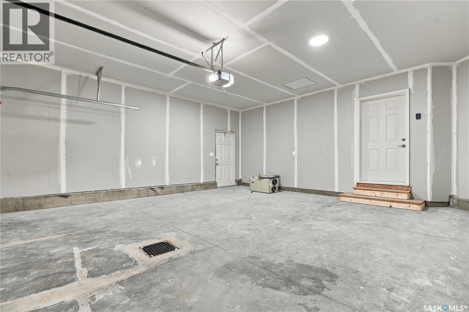 246 Sutter Place, Saskatoon, Saskatchewan  S7T 0R3 - Photo 41 - SK050076