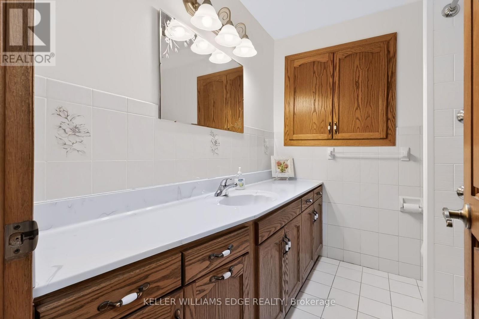 261 Carla Avenue, Hamilton, Ontario  L8G 3M9 - Photo 11 - X13848436