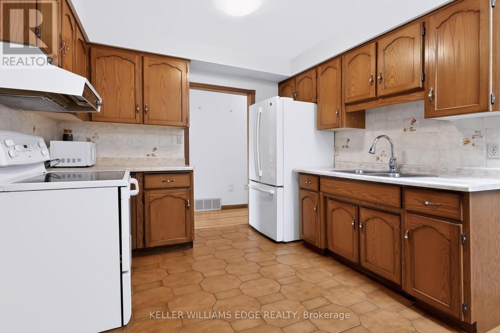 261 Carla Avenue, Hamilton, Ontario  L8G 3M9 - Photo 13 - X13848436