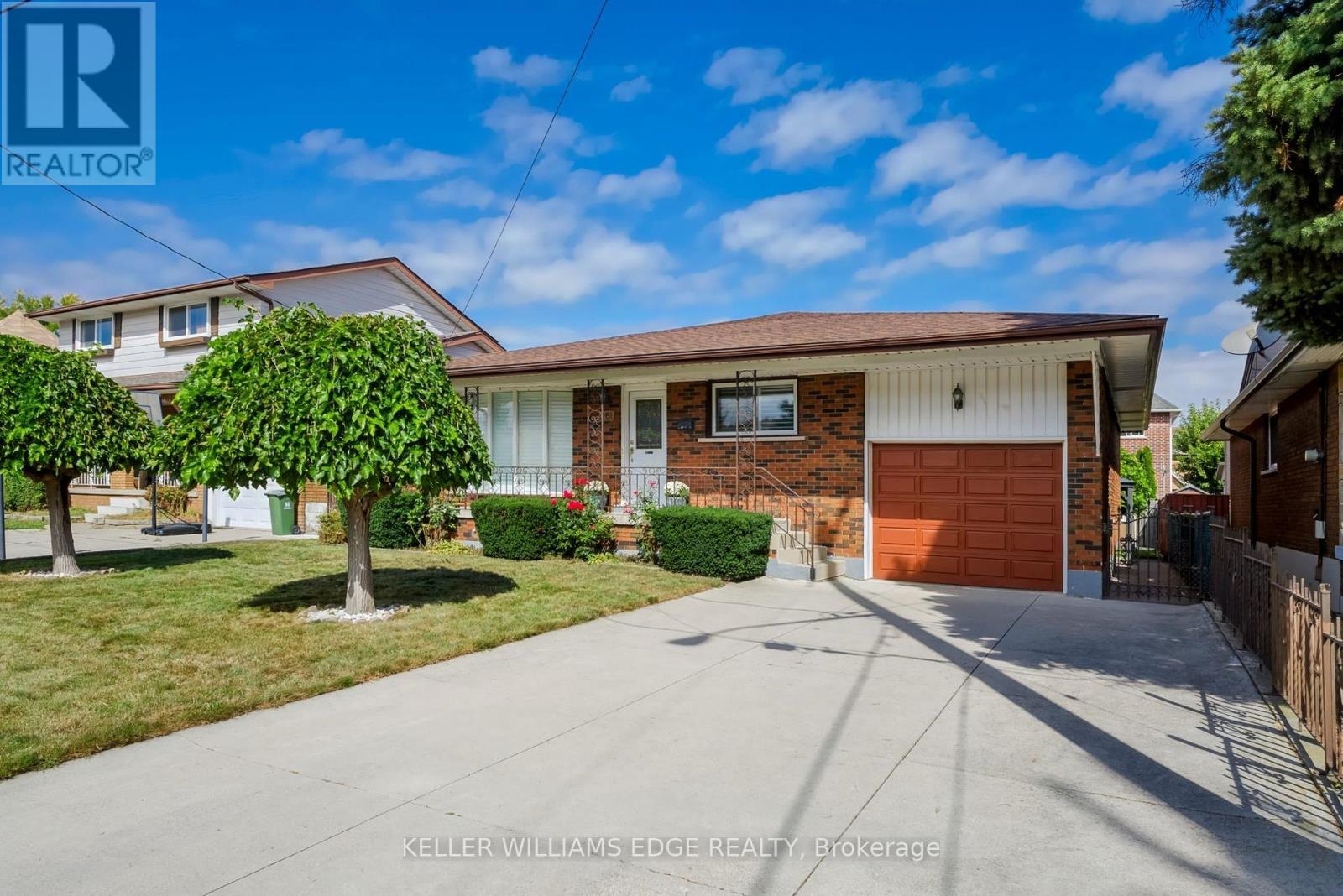 261 Carla Avenue, Hamilton, Ontario  L8G 3M9 - Photo 2 - X13848436