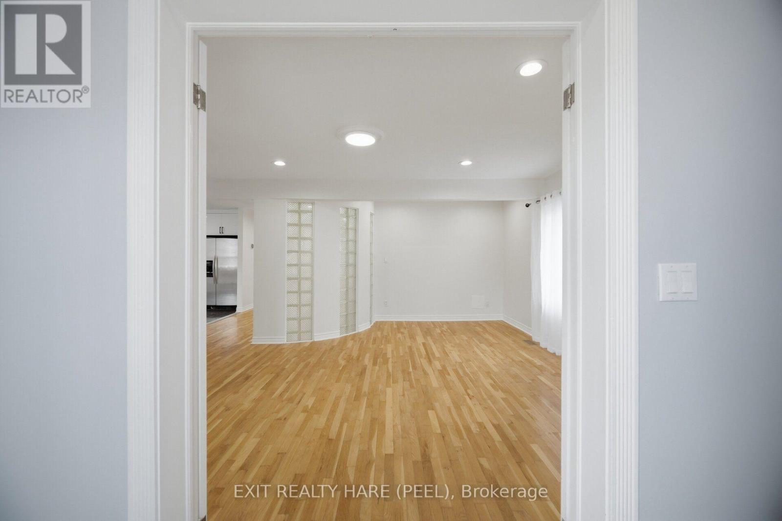 7698 Kipling Avenue, Vaughan, Ontario  L4L 1Y6 - Photo 9 - N13753942