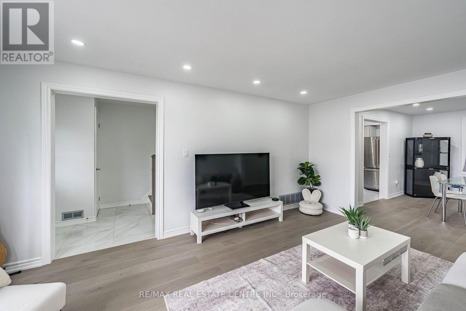 665 Jane Street, Toronto, Ontario  M6N 4A6 - Photo 9 - W13847086