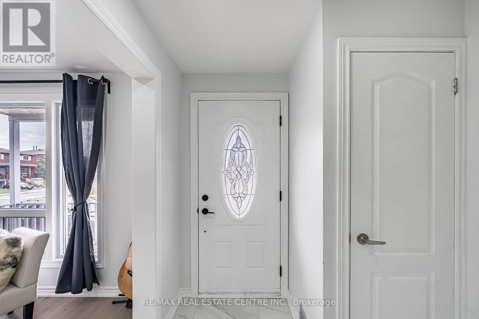 665 Jane Street, Toronto, Ontario  M6N 4A6 - Photo 6 - W13847086
