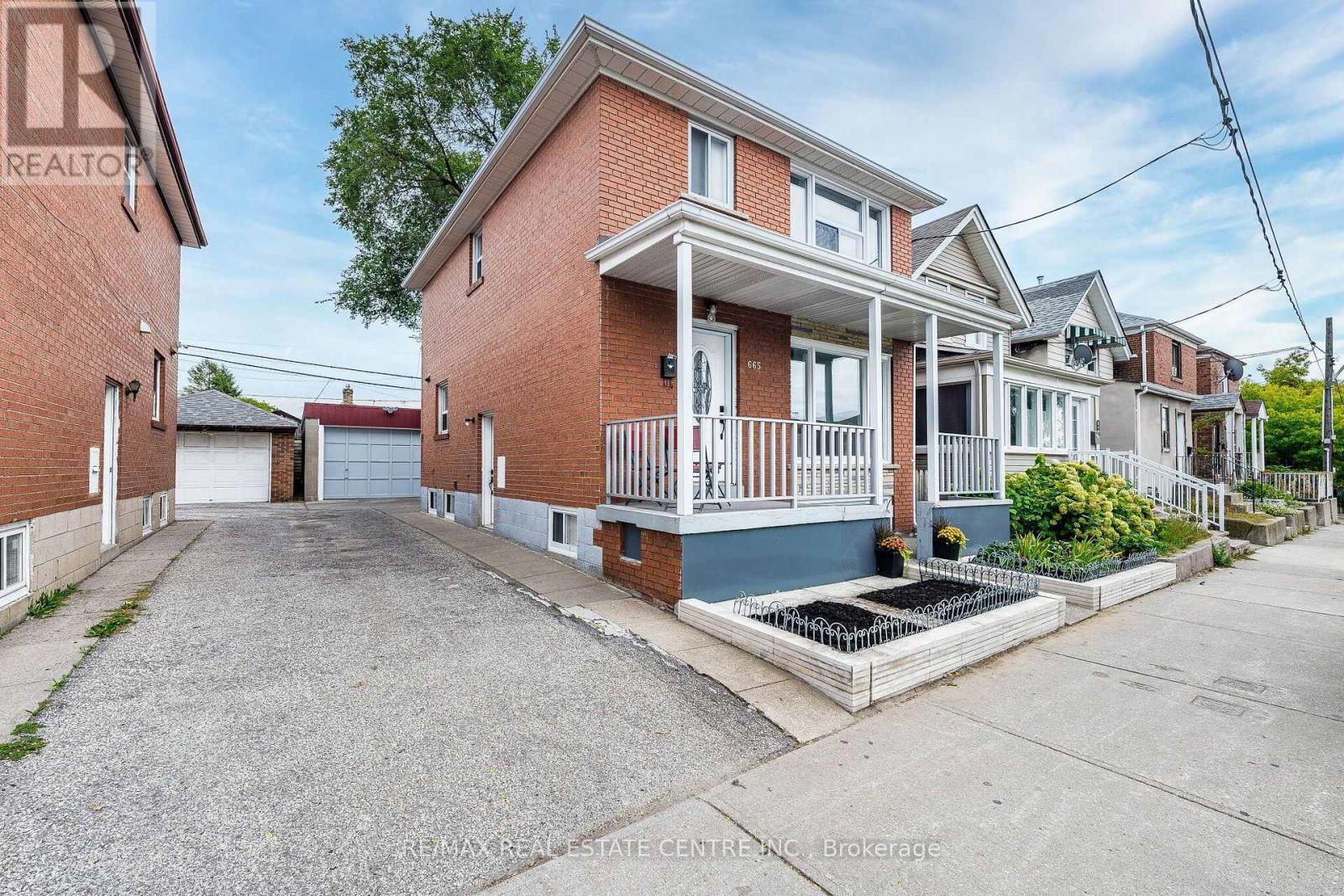 665 Jane Street, Toronto, Ontario  M6N 4A6 - Photo 3 - W13847086