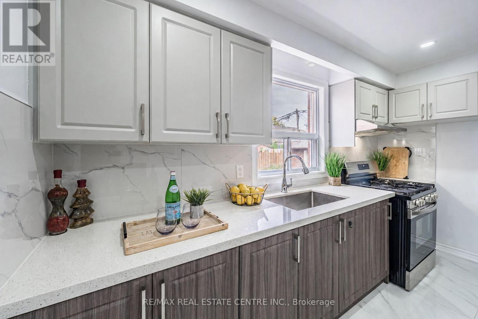 665 Jane Street, Toronto, Ontario  M6N 4A6 - Photo 18 - W13847086