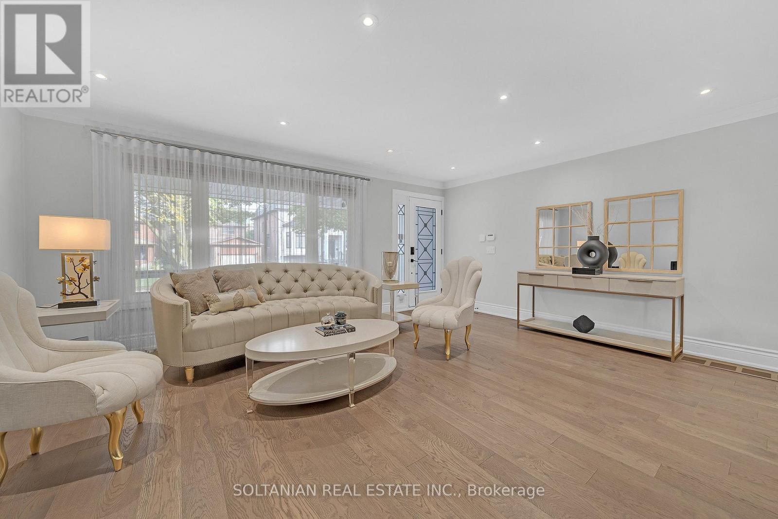 33 Madawaska Avenue, Toronto, Ontario  M2M 2R1 - Photo 2 - C13848318