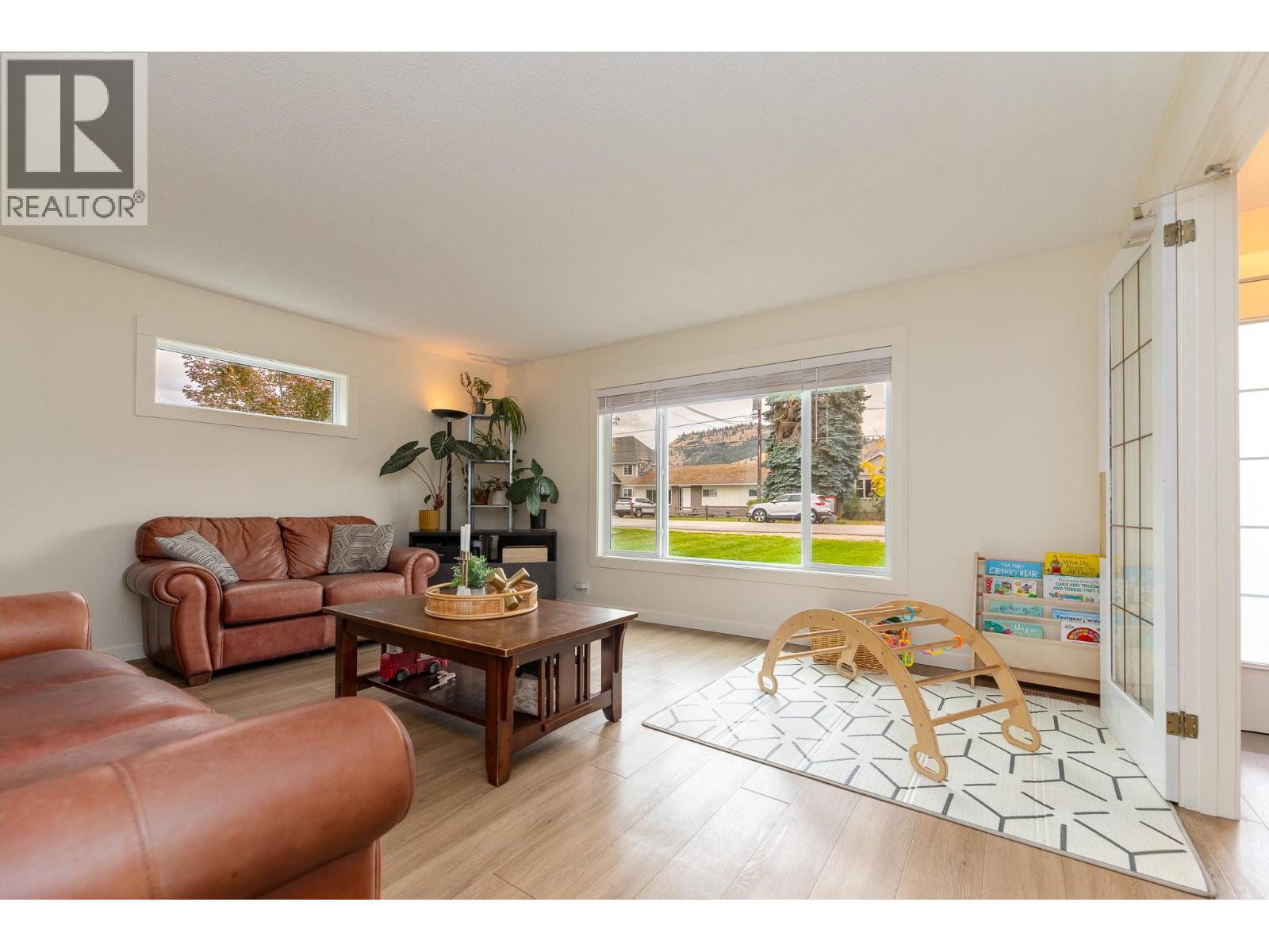 9722 Julia Street, Summerland, British Columbia  V0H 1Z5 - Photo 5 - 10402269