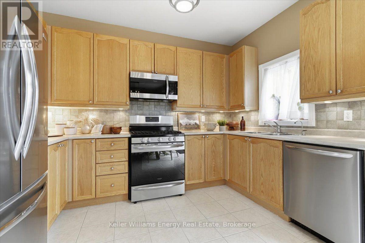 27 Dent Street, Ajax, Ontario  L1T 4G1 - Photo 15 - E13848604