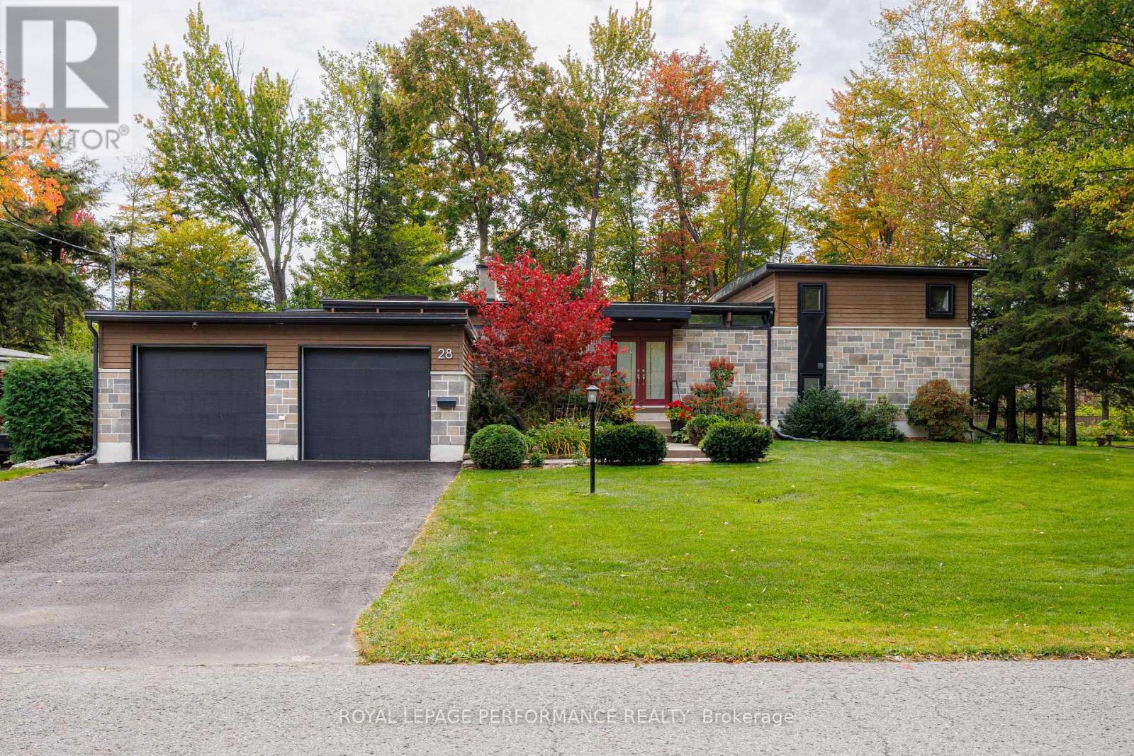 28 BURNBANK STREET, Ottawa, Ontario