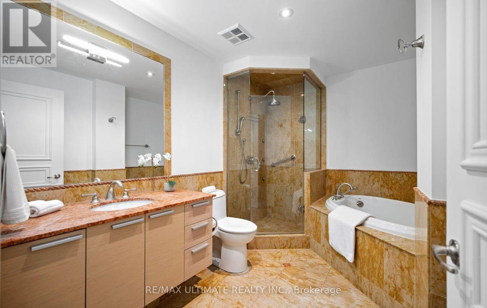 303c - 662 Sheppard Avenue, Toronto, Ontario  M2K 3E6 - Photo 3 - C13848726