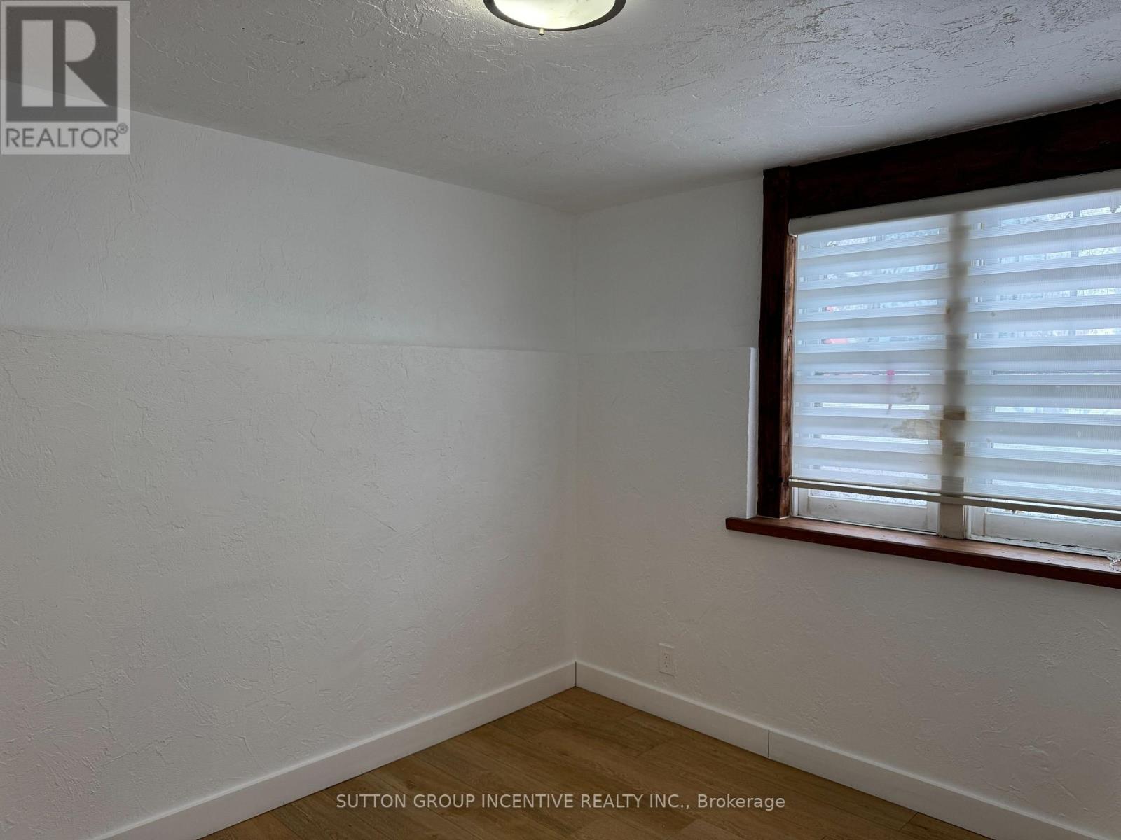 LOWER 2 - 233 ELLERSLIE AVENUE