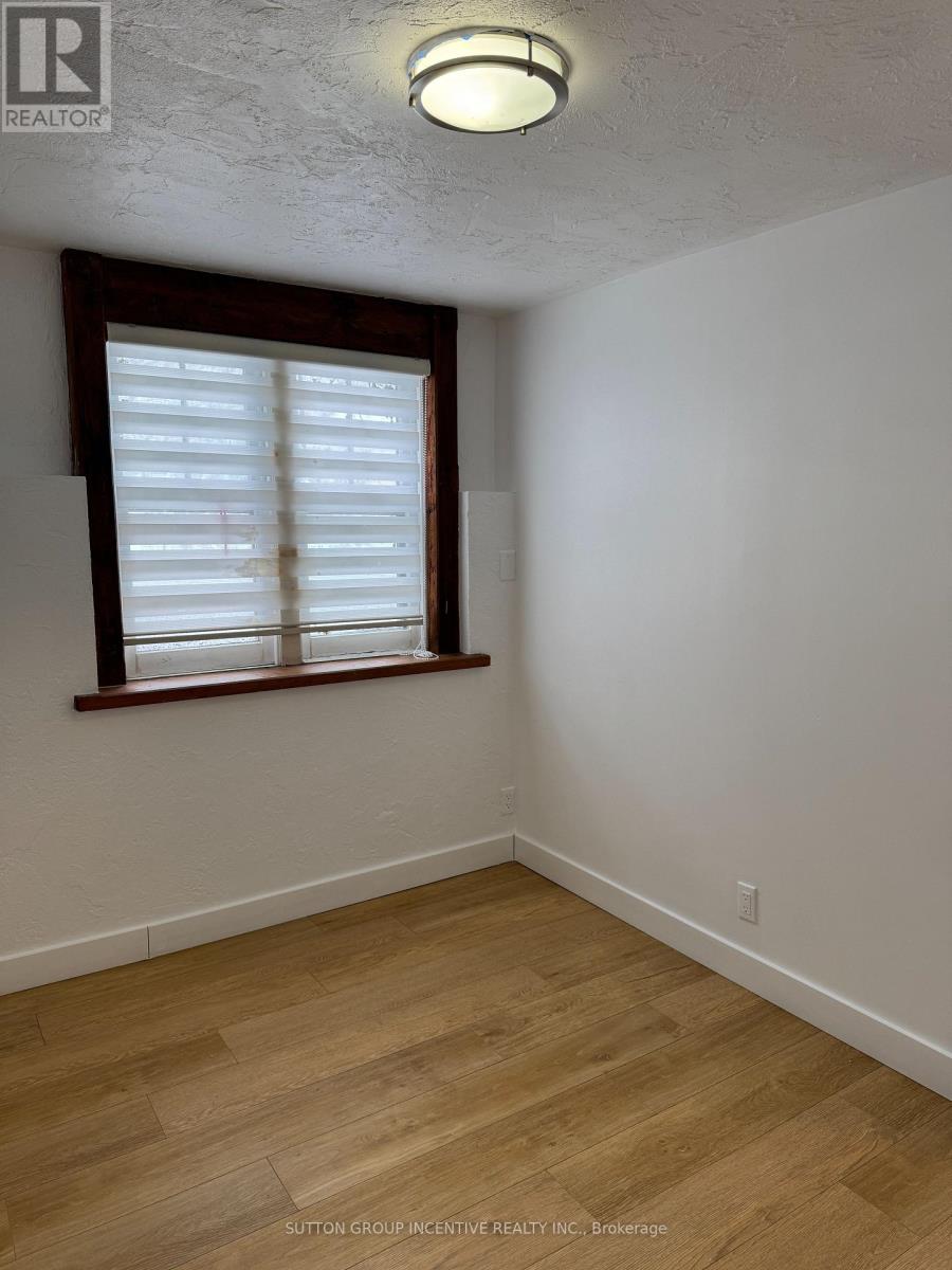 LOWER 2 - 233 ELLERSLIE AVENUE
