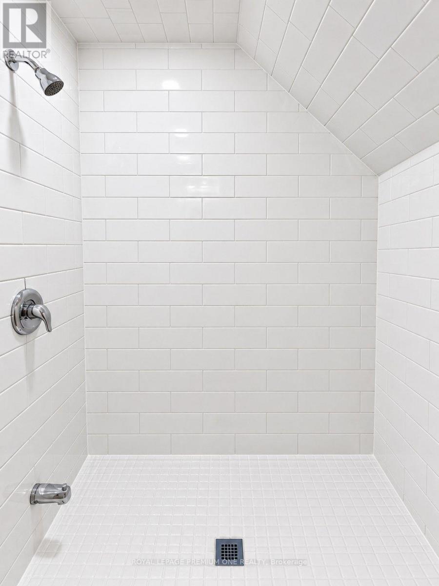 Upper - 10496 Islington Avenue, Vaughan, Ontario  L0J 1C0 - Photo 16 - N13848776