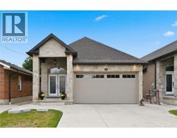305 CALEDON Avenue, Hamilton, Ontario