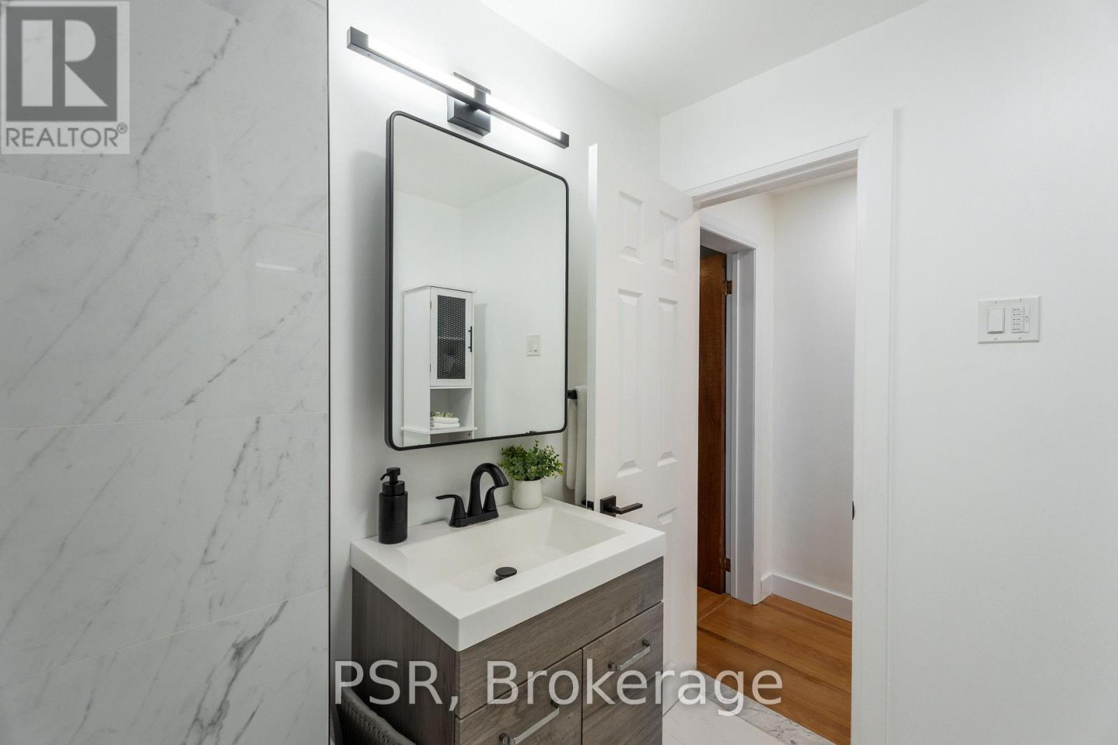 1045 Ossington Avenue, Toronto, Ontario  M6G 3V9 - Photo 28 - W13848660