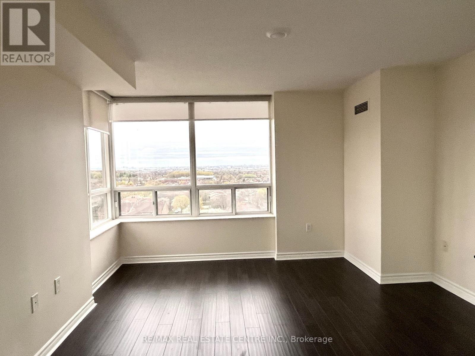 1013 - 55 Strathaven Drive, Mississauga, Ontario  L5R 4G9 - Photo 14 - W13848692