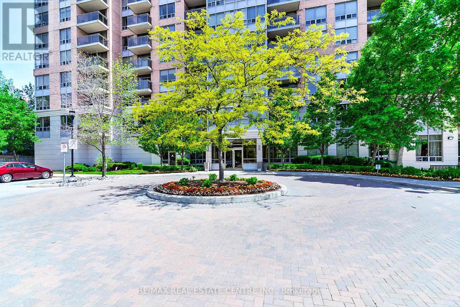 1013 - 55 Strathaven Drive, Mississauga, Ontario  L5R 4G9 - Photo 2 - W13848692