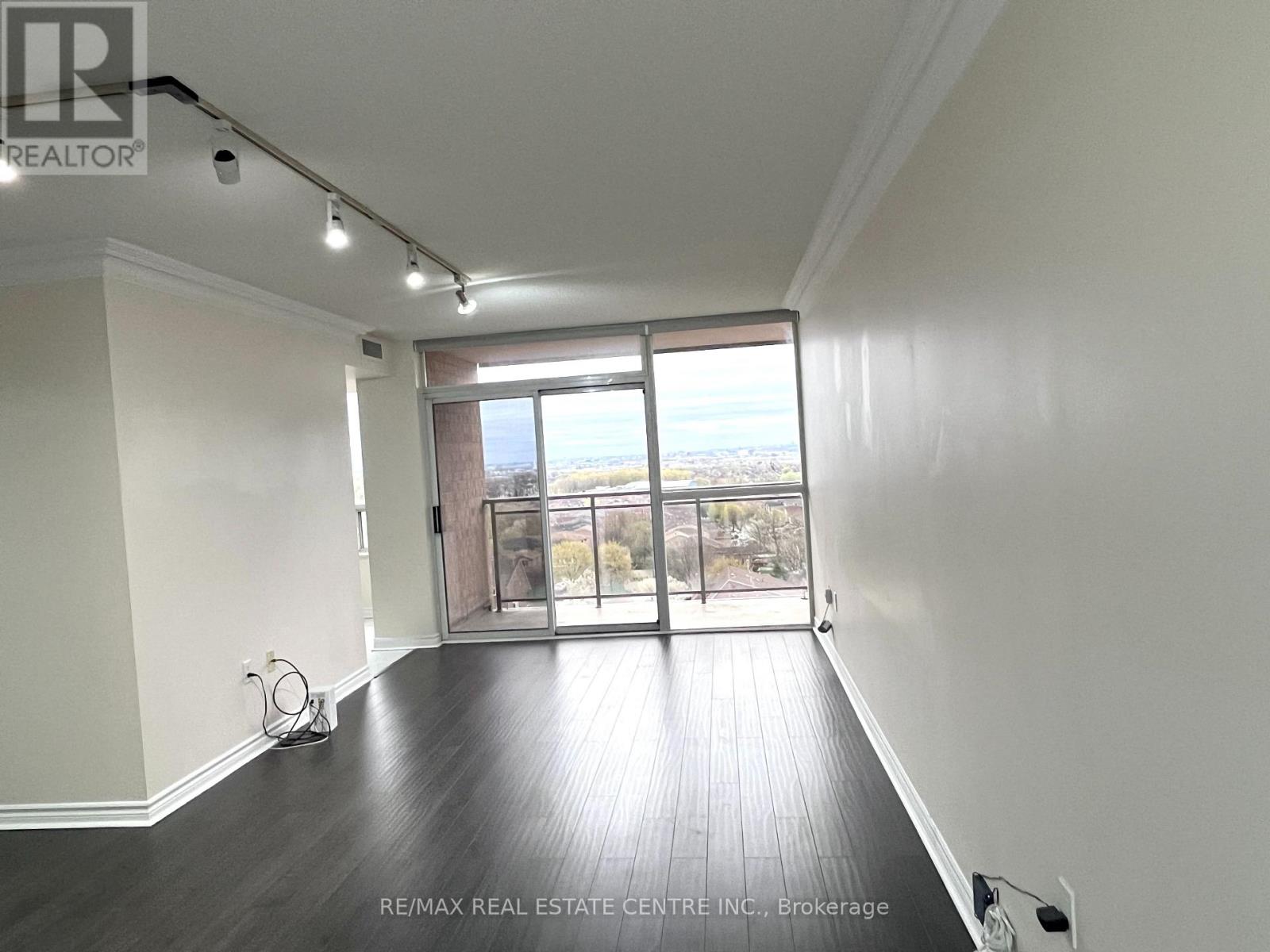 1013 - 55 Strathaven Drive, Mississauga, Ontario  L5R 4G9 - Photo 5 - W13848692