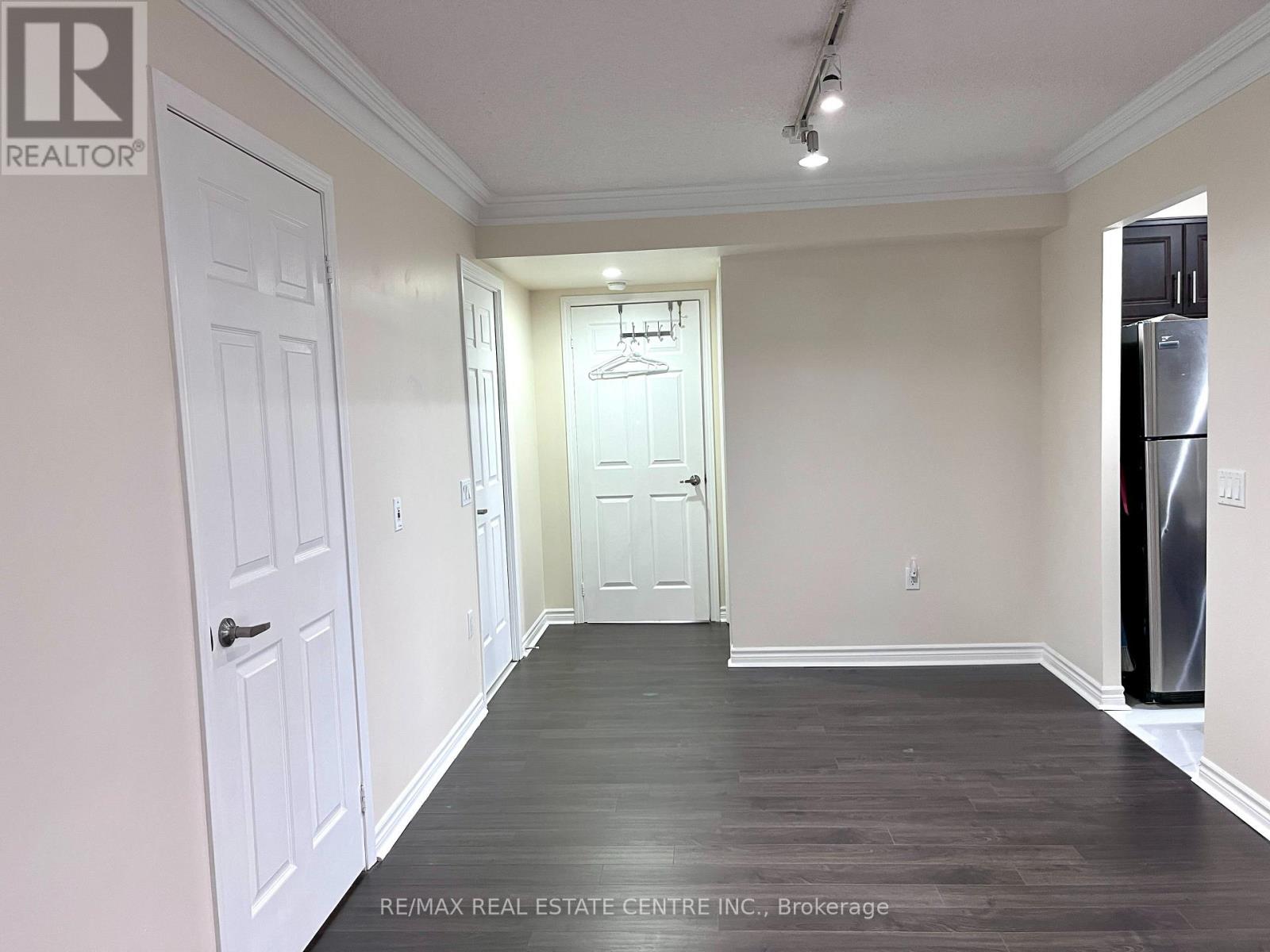 1013 - 55 Strathaven Drive, Mississauga, Ontario  L5R 4G9 - Photo 7 - W13848692