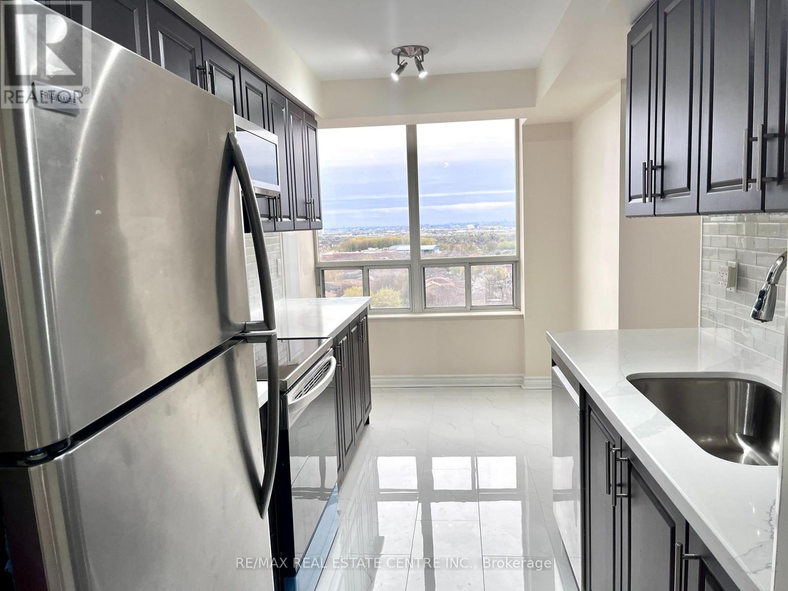 1013 - 55 Strathaven Drive, Mississauga, Ontario  L5R 4G9 - Photo 8 - W13848692