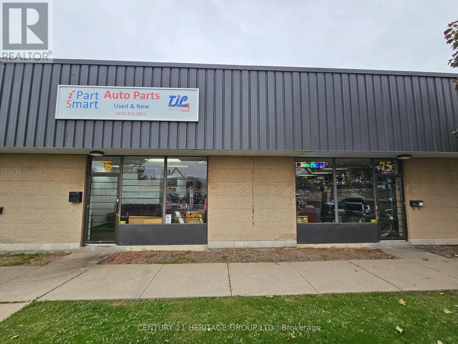75 - 75 Ashwarren Road, Toronto, Ontario  M3J 1Z7 - Photo 1 - W13848718