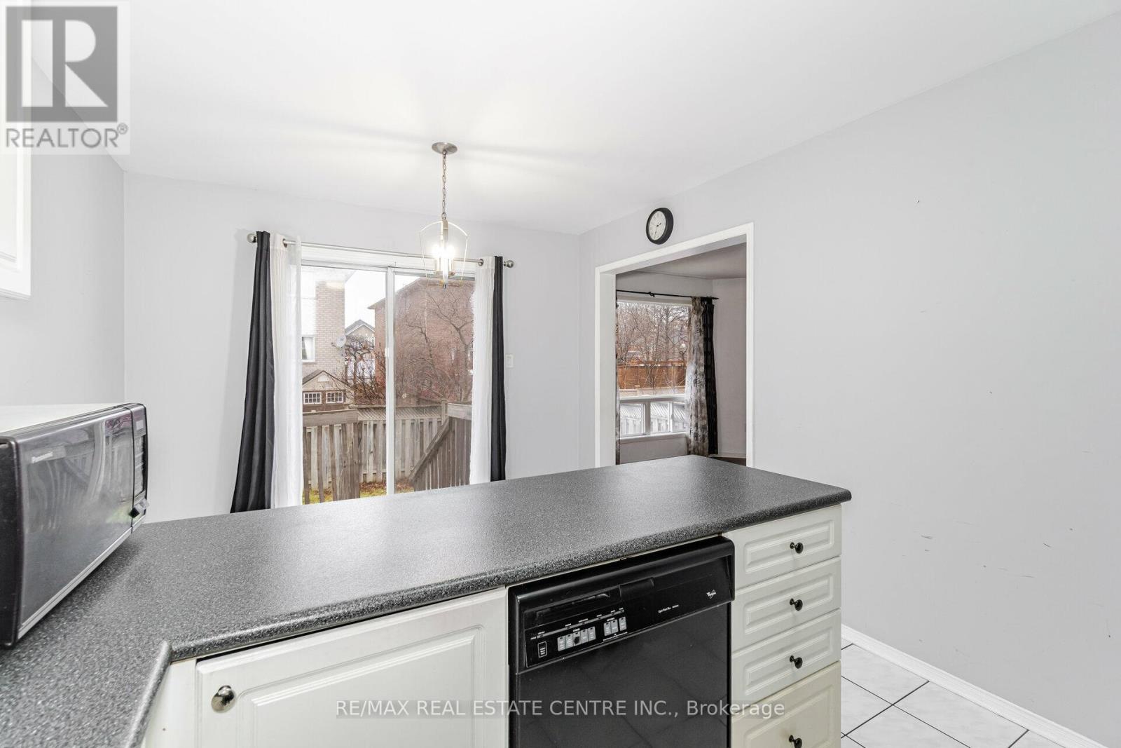 3727 Althorpe Circle, Mississauga, Ontario  L5N 7G5 - Photo 14 - W13848748