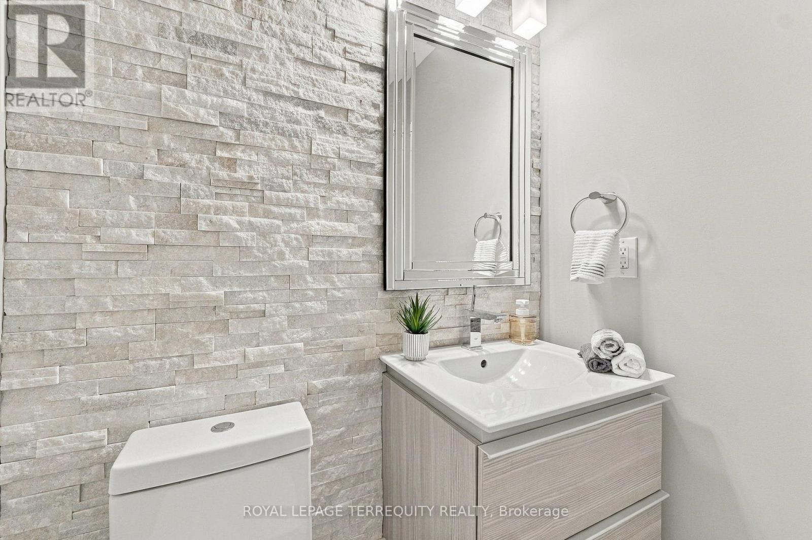 3956 Chadburn Crescent, Mississauga, Ontario  L5L 3X5 - Photo 22 - W13848768