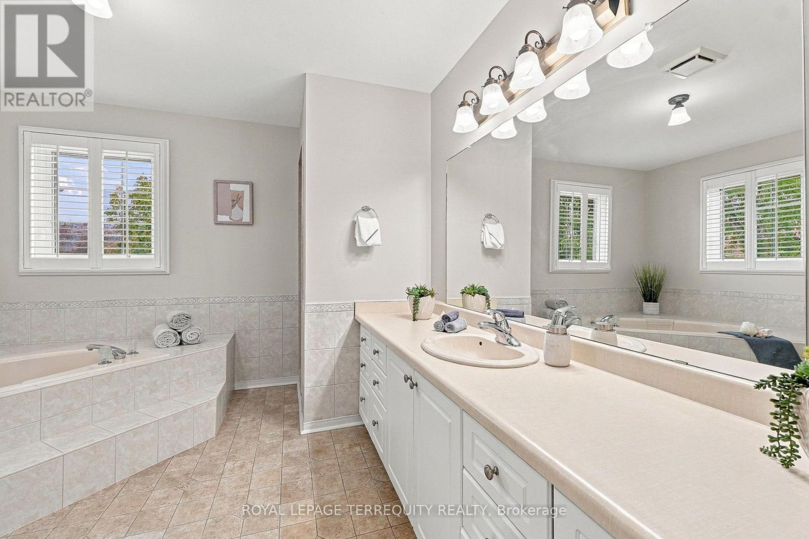 3956 Chadburn Crescent, Mississauga, Ontario  L5L 3X5 - Photo 27 - W13848768