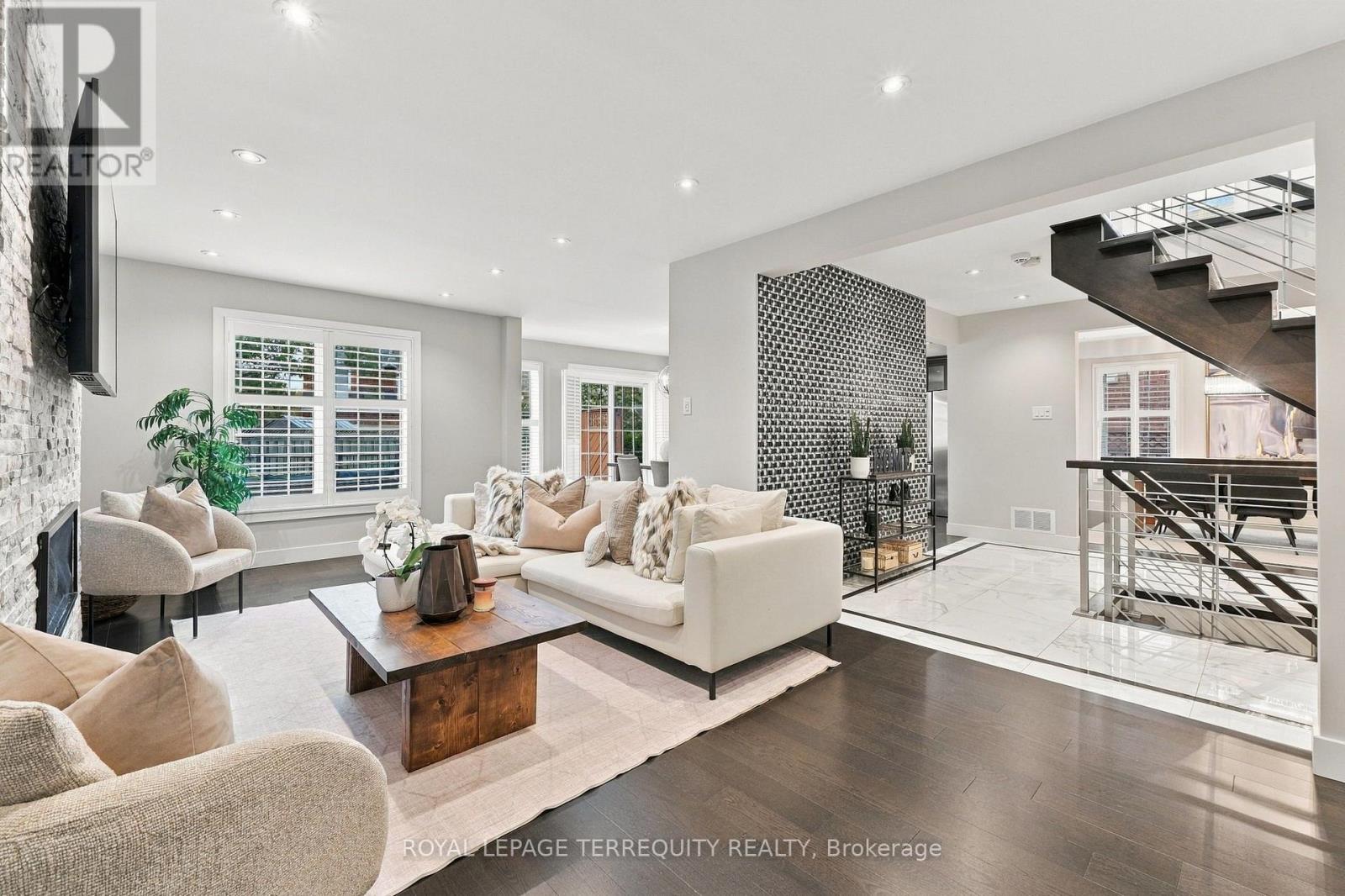 3956 Chadburn Crescent, Mississauga, Ontario  L5L 3X5 - Photo 8 - W13848768