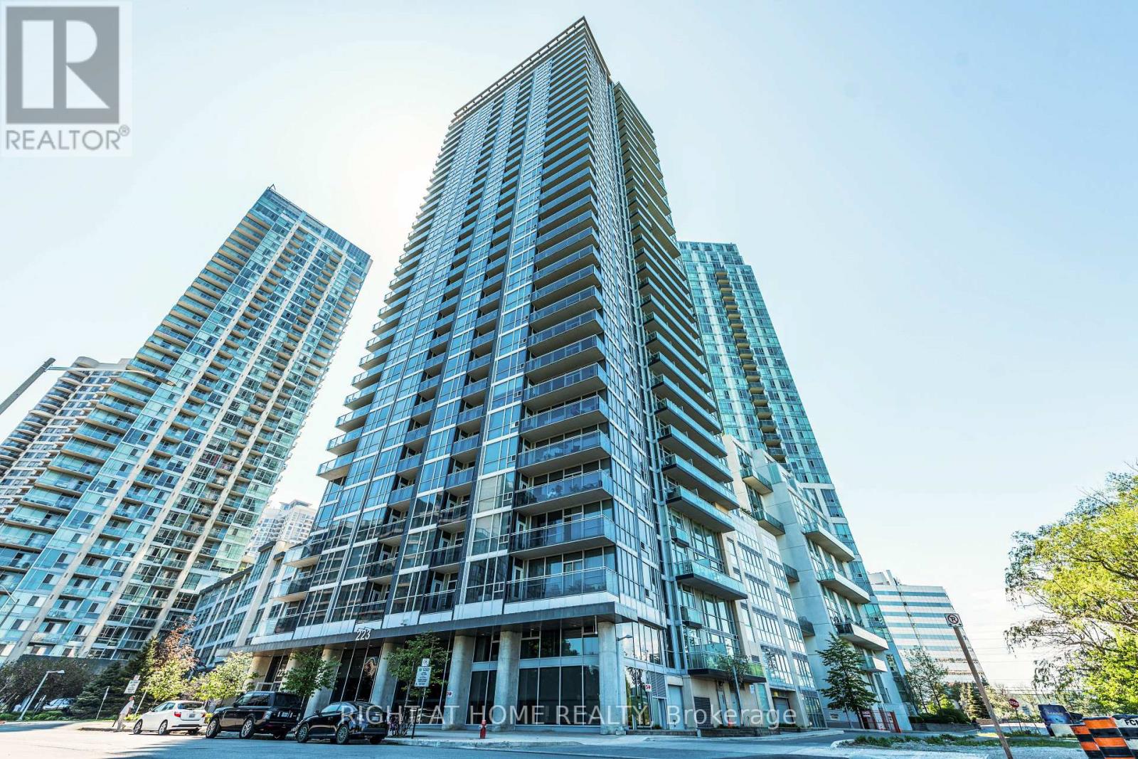 2802 - 223 Webb Drive, Mississauga, Ontario  L5B 0E8 - Photo 1 - W13848782