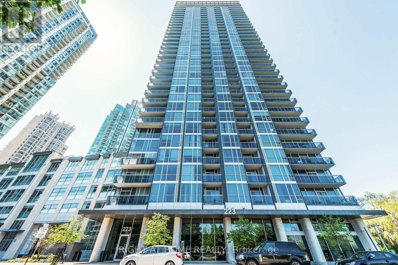 2802 - 223 Webb Drive, Mississauga, Ontario  L5B 0E8 - Photo 2 - W13848782