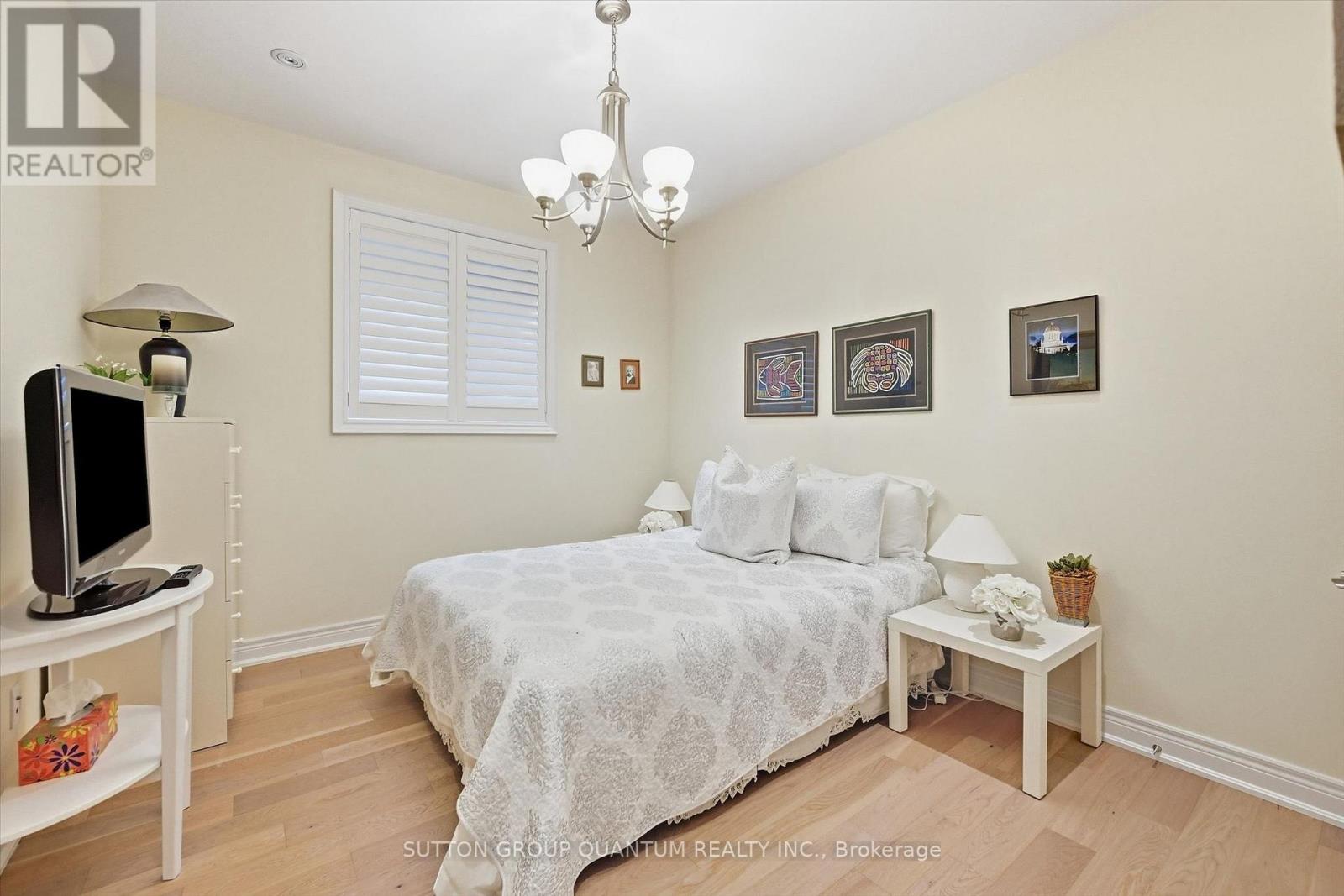 305 Caledon Avenue, Hamilton (Yeoville), Ontario  L9C 3C9 - Photo 3 - X13848826