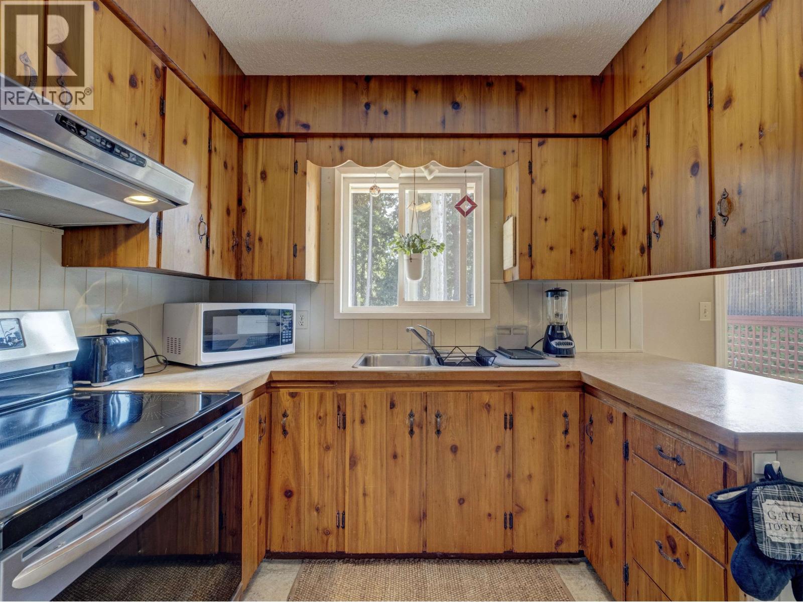 3367 Richards Road, Roberts Creek, British Columbia  V0N 2W2 - Photo 18 - R3150491