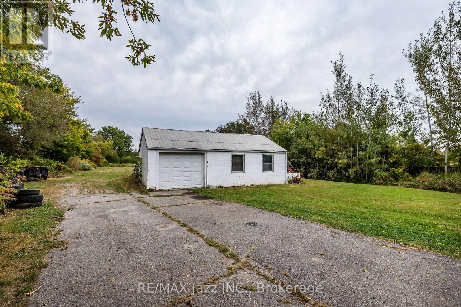 1585 Townline Road N, Clarington, Ontario  L1H 8L7 - Photo 4 - E13848894