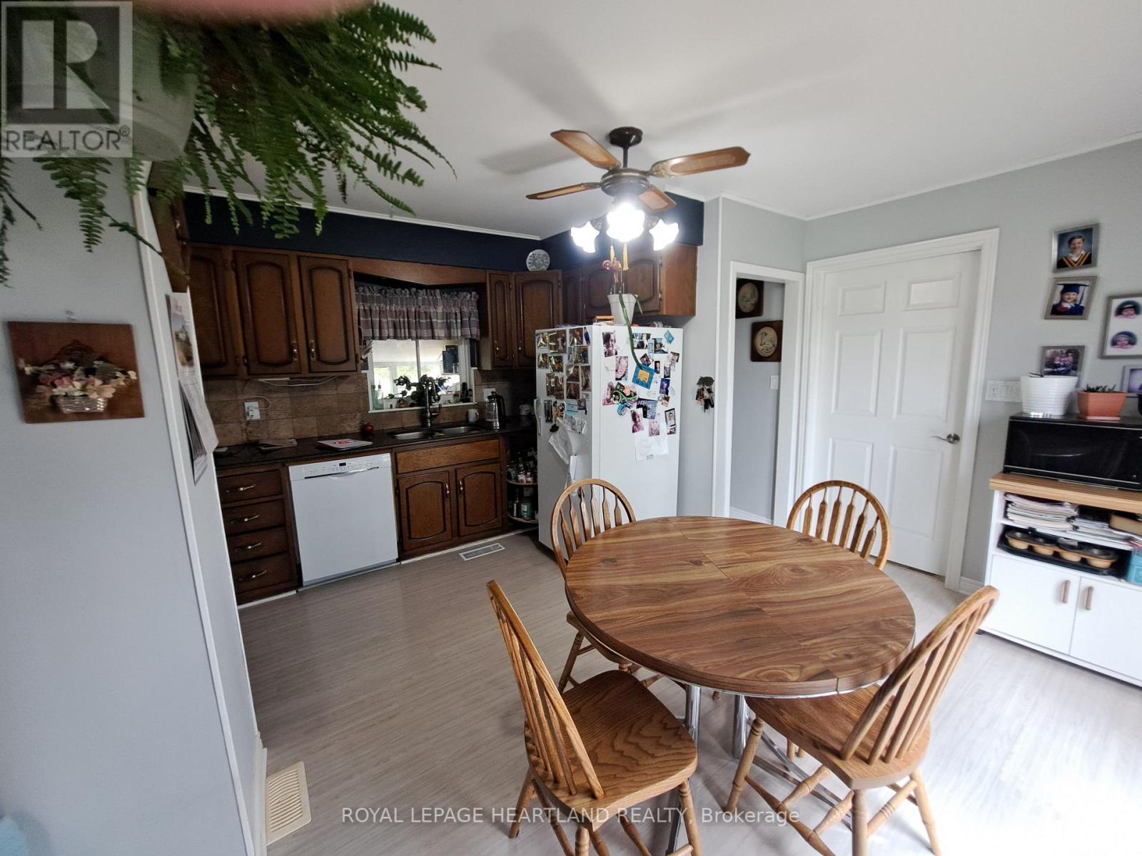 39132 Mount Carmel Drive, South Huron, Ontario  N0M 1M0 - Photo 15 - X13849266