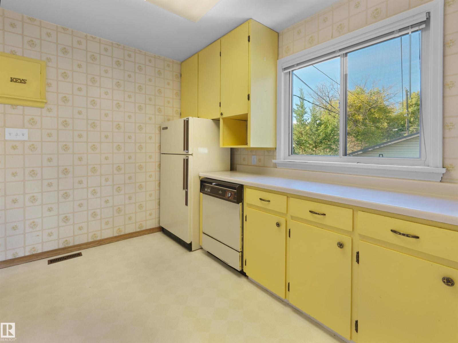 6810 110 ST NW