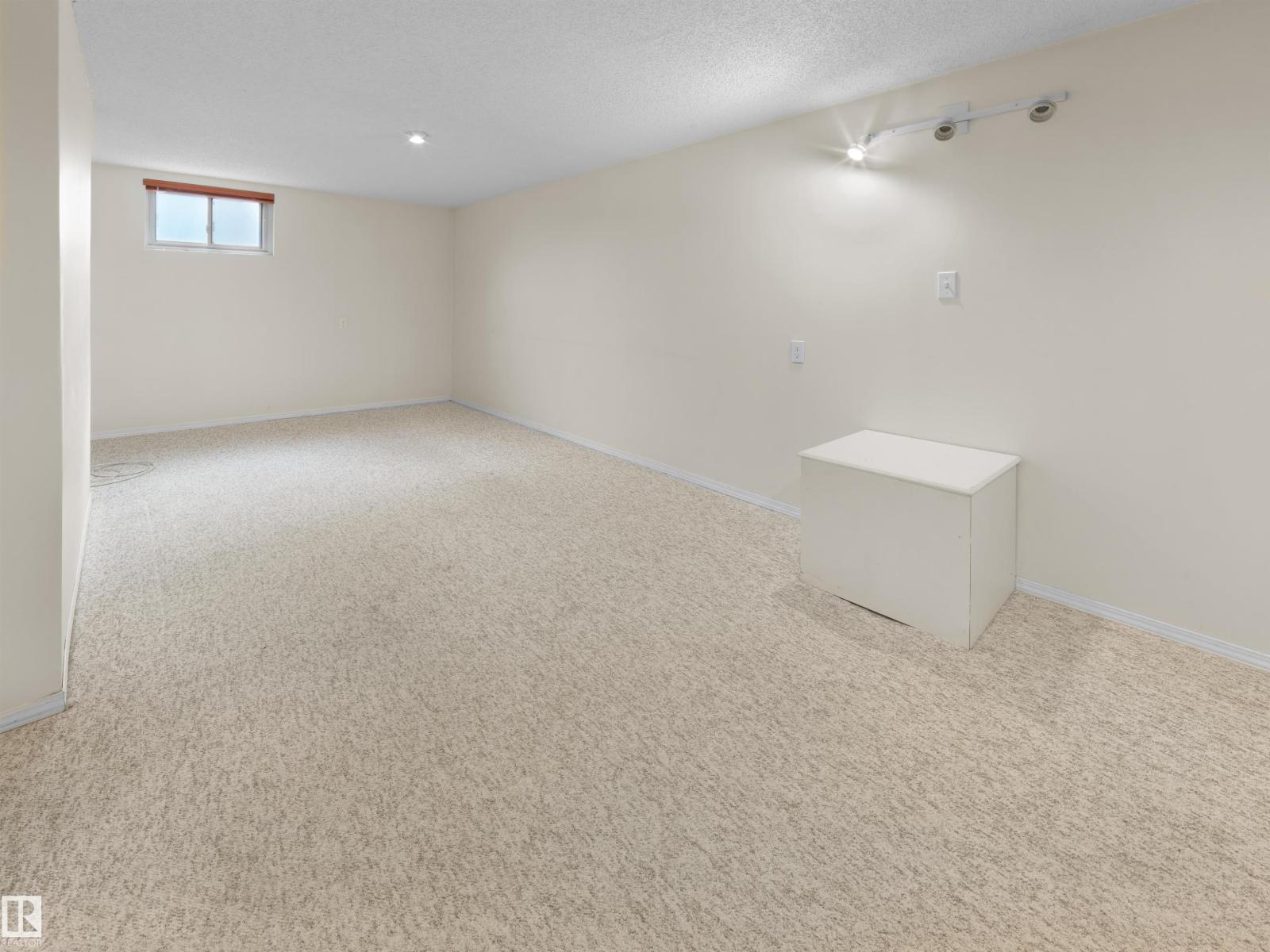 6810 110 ST NW