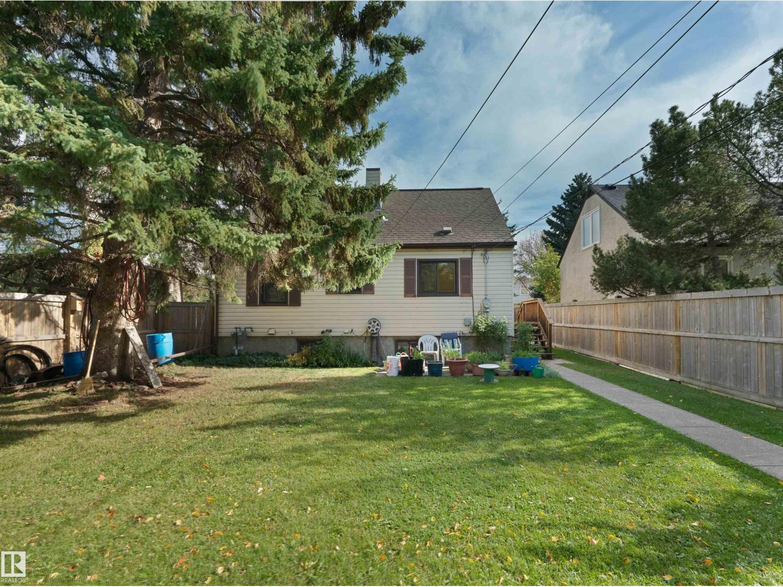 6810 110 ST NW