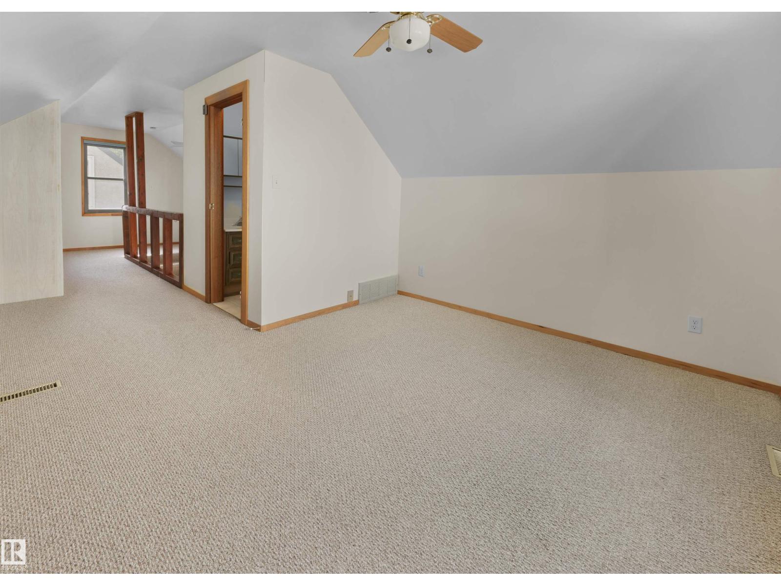 6810 110 ST NW