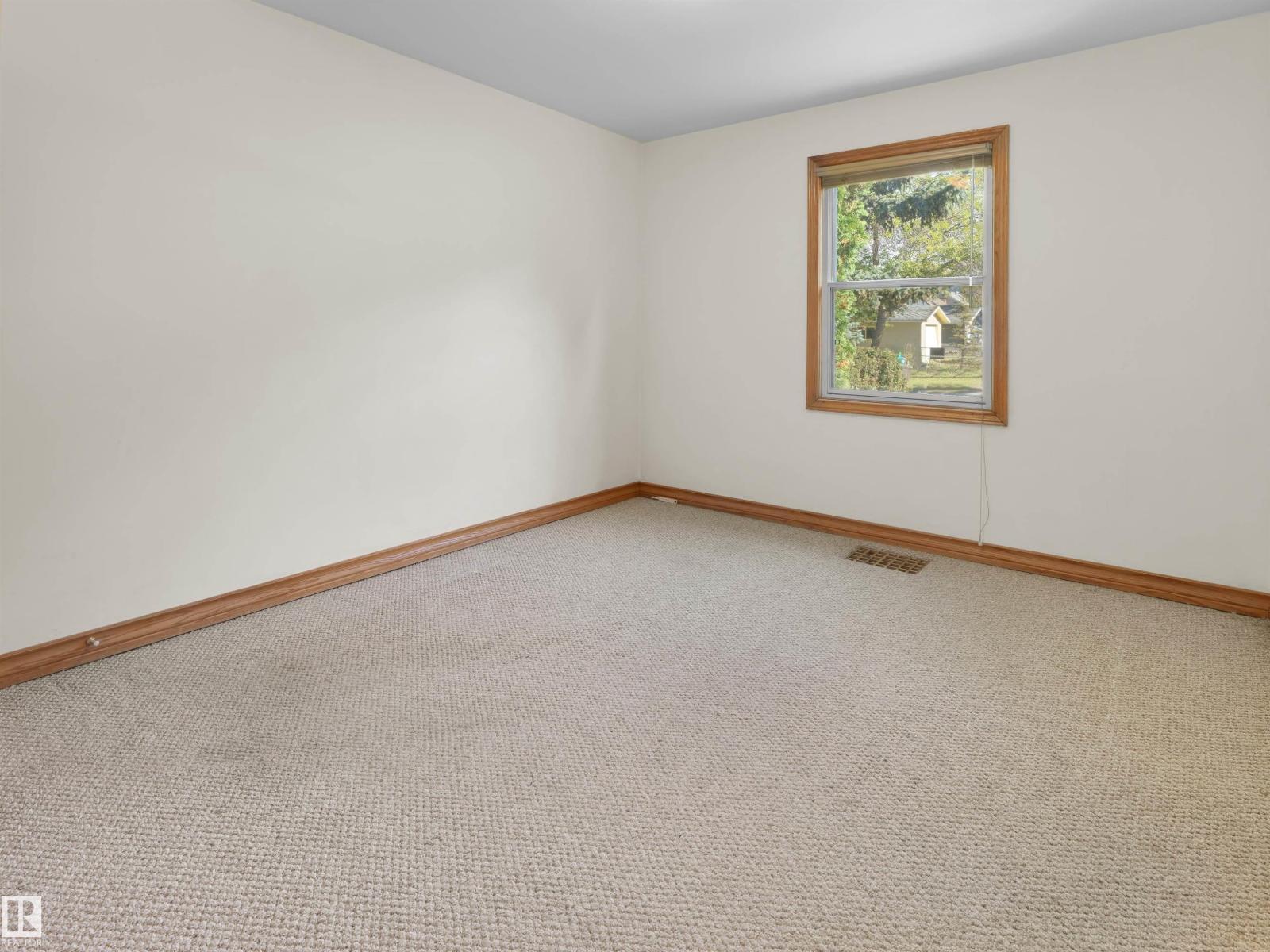 6810 110 ST NW