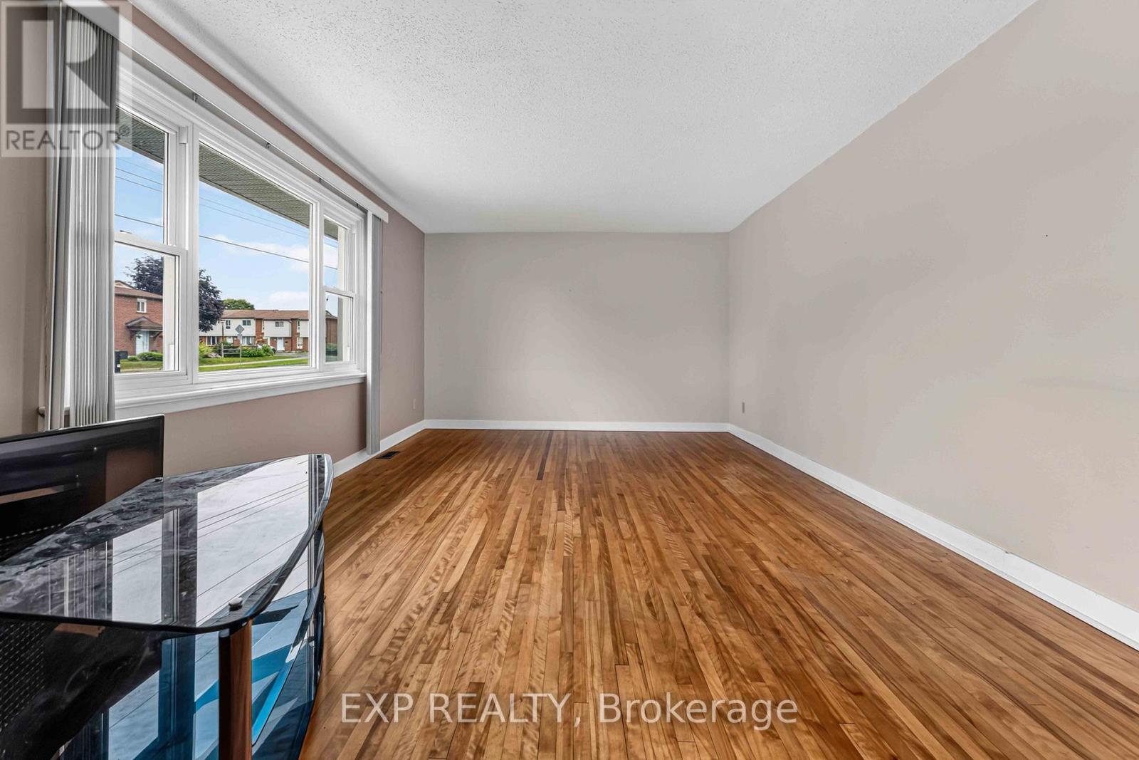 1613 Queensdale Avenue, Ottawa, Ontario  K1T 1J4 - Photo 5 - X13849226