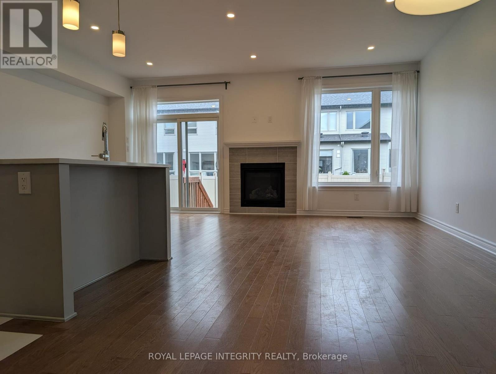 15 Brixton Way, Ottawa, Ontario  K2S 2N9 - Photo 3 - X13849270