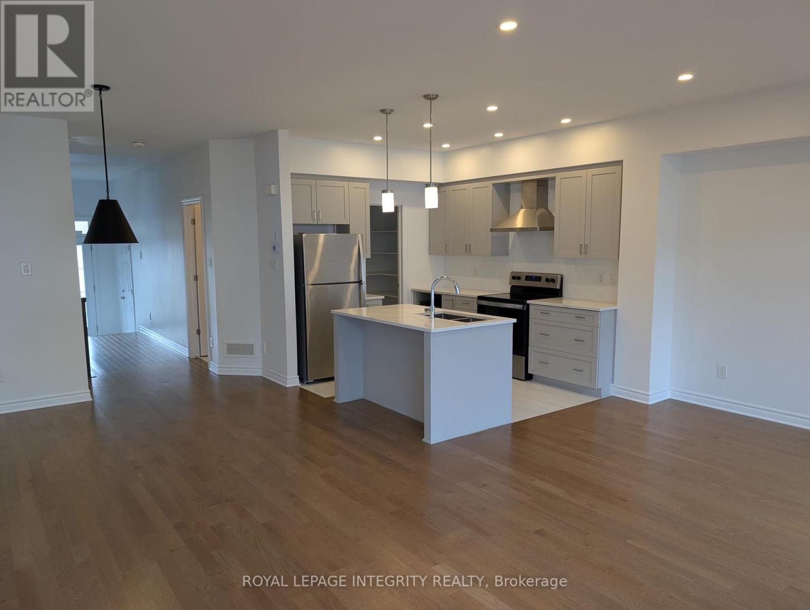 15 Brixton Way, Ottawa, Ontario  K2S 2N9 - Photo 4 - X13849270