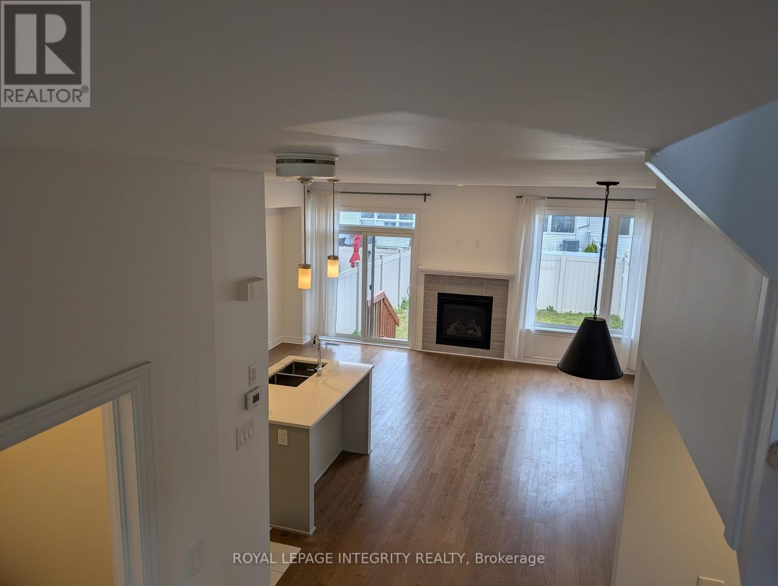 15 Brixton Way, Ottawa, Ontario  K2S 2N9 - Photo 5 - X13849270
