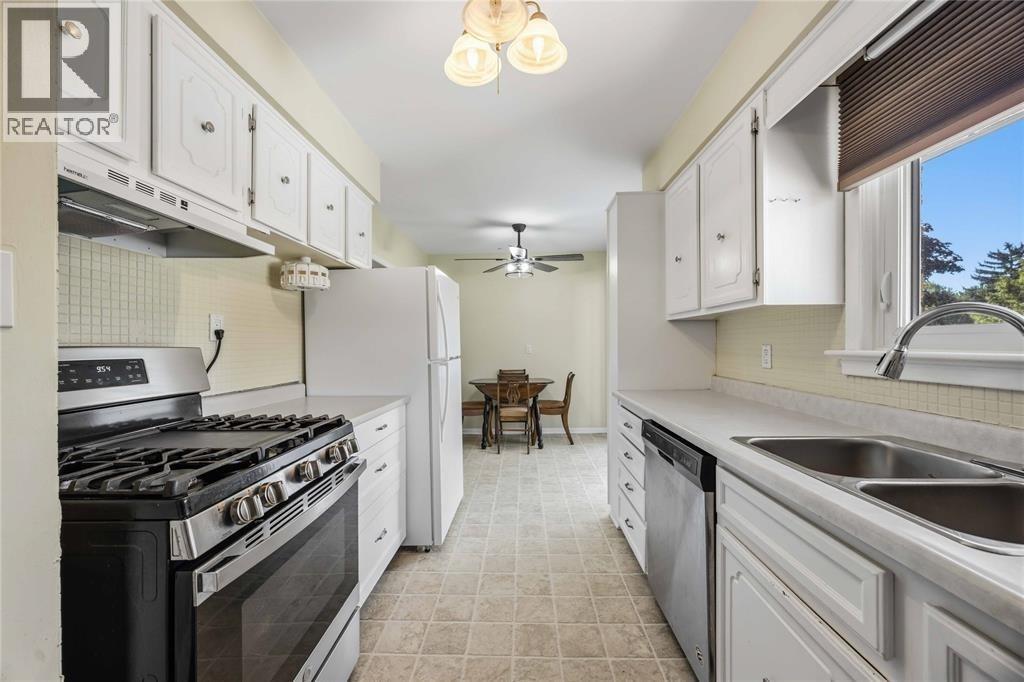 993 Highway Drive Unit# Upper, Sarnia, Ontario  N7S 1X4 - Photo 7 - 26024061