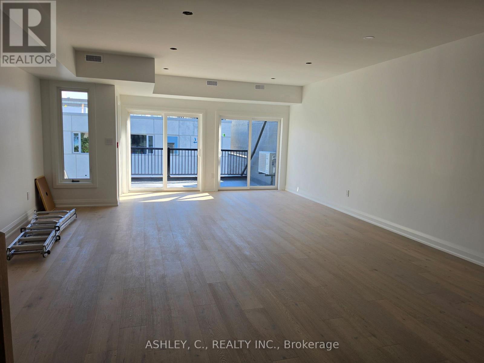 Third Floor - 701 Queen Street W, Toronto, Ontario  M6J 1E6 - Photo 5 - C13849010