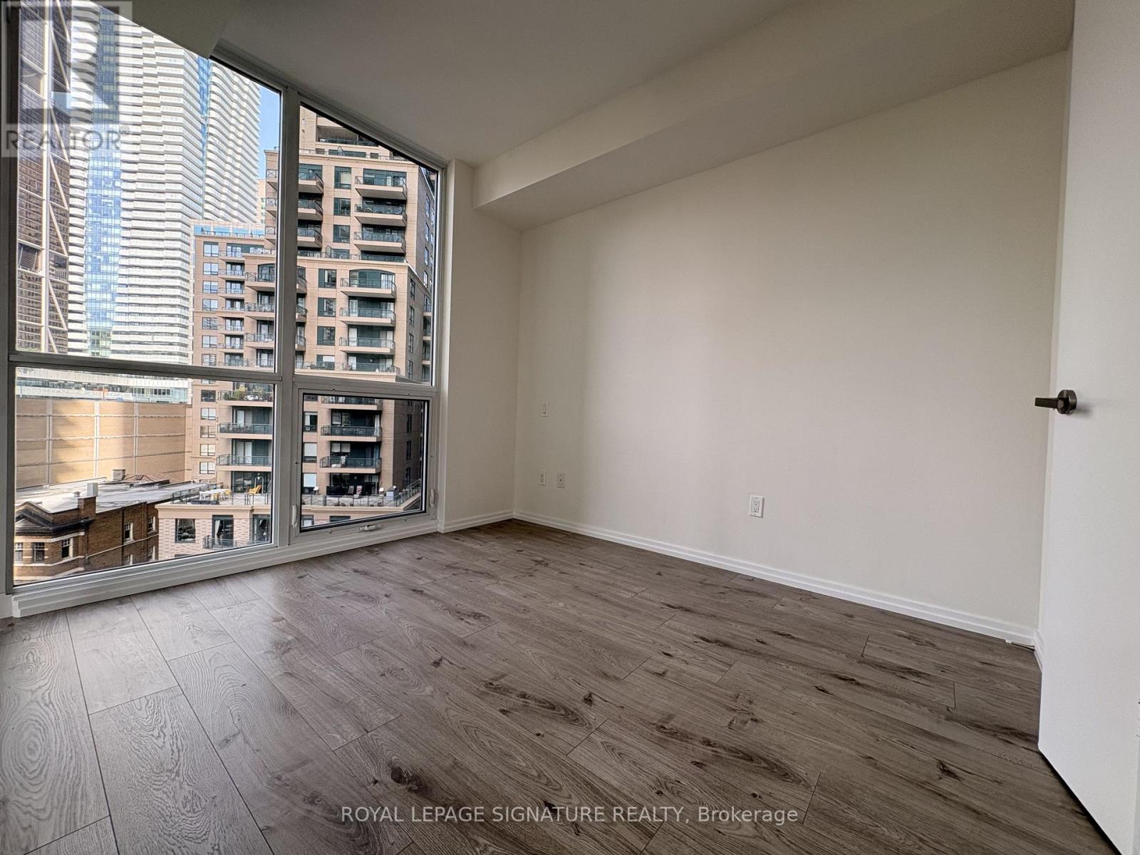 806 - 45 CHARLES STREET E