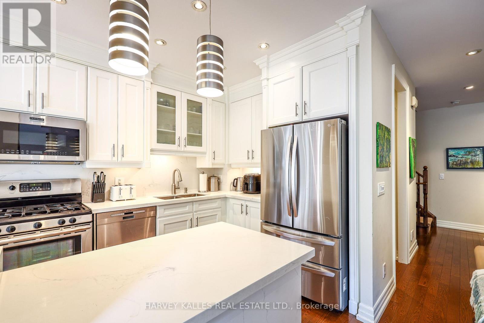 Th9 - 21 Burkebrook Place, Toronto, Ontario  M4G 0A2 - Photo 11 - C13849062